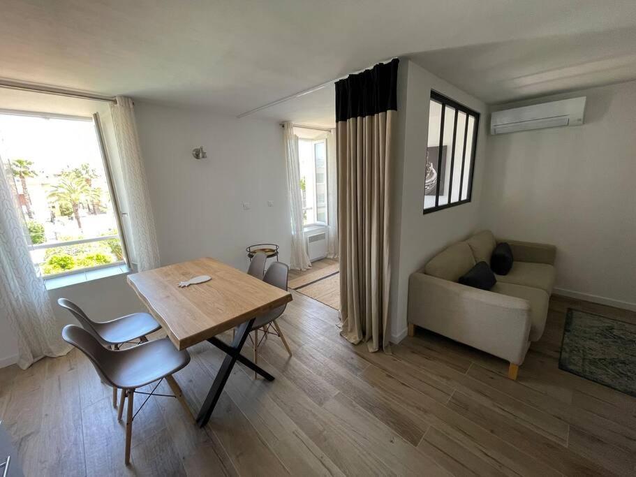 Tres Bel Appartement, Port Sanary, Buitenkant foto